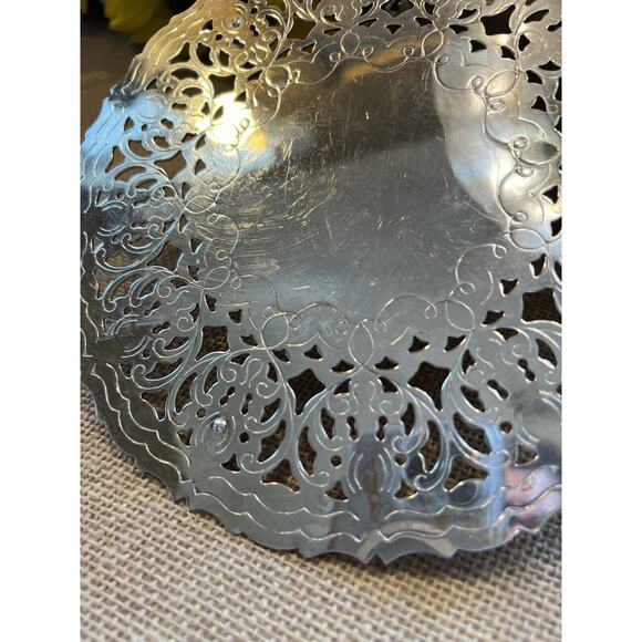 Vintage SILVERPLATE from Italy- Scalloped Edge Kitchen TRIVET - Picture 7 of 9